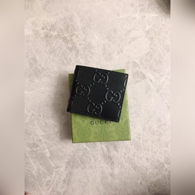 Кожаный кошелек Gucci с тиснением двойного G Модель： 625562 Кожа