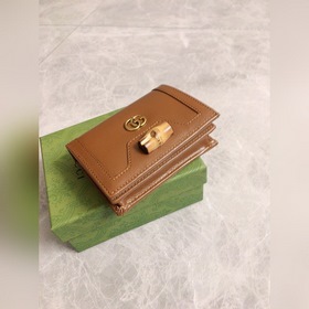 GUCCI Карман для карт с двойным логотипом G Кошелек Модель： 65824