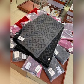 GUCCI Двусторонний шарф GG из шерсти  100% шерсть Превосходный т