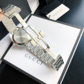 Часы GUCCI GG2570 YA142502 Отражают уникальные особенности бренда