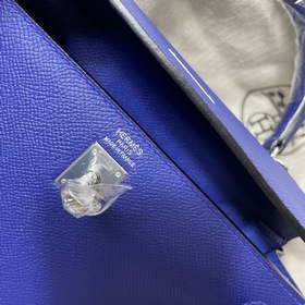 Сумка Hermes KL из кожи Epsom, электрически-синяя с золотыми сере