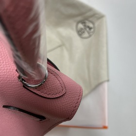 Hermès KL сумка из кожи Epsom, молочно-розового цвета серебристым