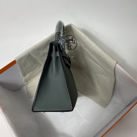 Сумка Hermes KL из кожи Epsom, миндально-зеленая с золотыми сереб