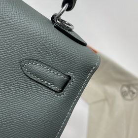 Сумка Hermes KL из кожи Epsom, миндально-зеленая с золотыми сереб