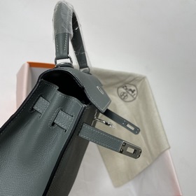 Сумка Hermes KL из кожи Epsom, миндально-зеленая с золотыми сереб