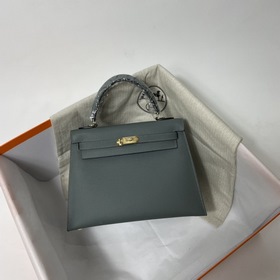 Сумка Hermes KL из кожи Epsom, миндально-зеленая с золотыми сереб