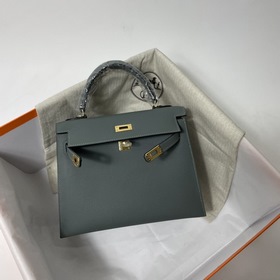 Сумка Hermes KL из кожи Epsom, миндально-зеленая с золотыми сереб
