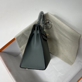 Сумка Hermes KL из кожи Epsom, миндально-зеленая с золотыми сереб