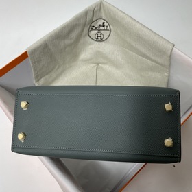 Сумка Hermes KL из кожи Epsom, миндально-зеленая с золотыми сереб