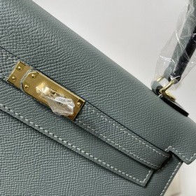 Сумка Hermes KL из кожи Epsom, миндально-зеленая с золотыми сереб