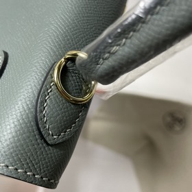 Сумка Hermes KL из кожи Epsom, миндально-зеленая с золотыми сереб