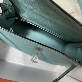 Hermès KL сумка из кожи Epsom, макаронного цвета с золотыми сереб