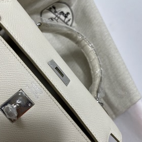 Сумка Hermes KL из кожи Epsom, цвет молочного коктейля серебряной