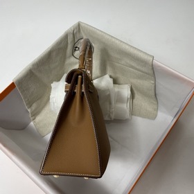 Сумка Hermes KL из кожи Epsom с золотисто-коричневой пряжкой Ручн