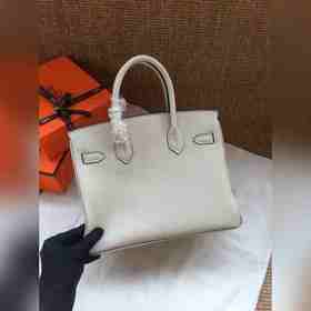 Hermès Platinum 25, 30 сумка с ручкой, жемчужно-серая с золотыми 