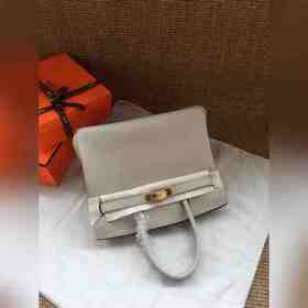 Hermès Platinum 25, 30 сумка с ручкой, жемчужно-серая с золотыми 