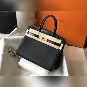 Hermès Черная сумка из кожи крокодила с блестящей поверхностью и