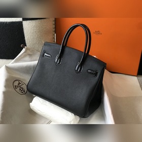 Hermès Черная сумка из кожи крокодила с блестящей поверхностью и