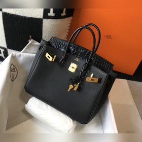Hermès Черная сумка из кожи крокодила с блестящей поверхностью и
