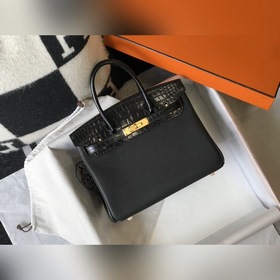 Hermès Черная сумка из кожи крокодила с блестящей поверхностью и