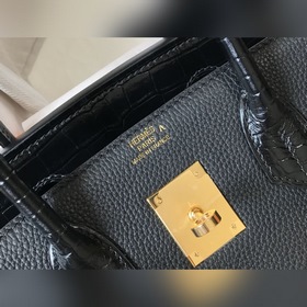 Hermès Черная сумка из кожи крокодила с блестящей поверхностью и