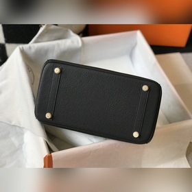 Hermès Черная сумка из кожи крокодила с блестящей поверхностью и