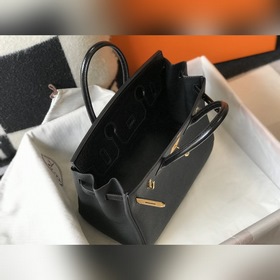 Hermès Черная сумка из кожи крокодила с блестящей поверхностью и