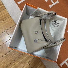 Сумка Hermes Lindy, импортная кожа TC, серо-золотая застежка. Сде