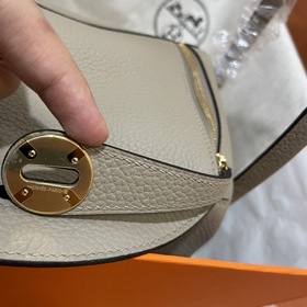 Сумка Hermes Lindy, импортная кожа TC, серо-золотая застежка. Сде