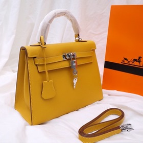 Сумка Hermes Kelly через плечо с золотой пряжкой цвета янтаря Кож