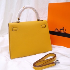 Сумка Hermes Kelly через плечо с золотой пряжкой цвета янтаря Кож
