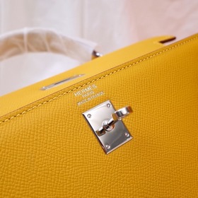 Сумка Hermes Kelly через плечо с золотой пряжкой цвета янтаря Кож