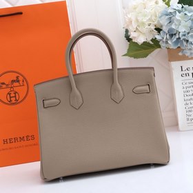 Сумка Birkin от Hermès, серого цвета серебряными застежками. Импо