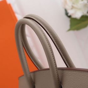 Сумка Birkin от Hermès, серого цвета серебряными застежками. Импо