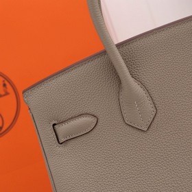 Сумка Birkin от Hermès, серого цвета серебряными застежками. Импо