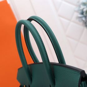 Сумка Hermes Birkin, зеленая, с золотыми серебряными застежками. 