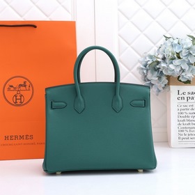 Сумка Hermes Birkin, зеленая, с золотыми серебряными застежками. 