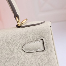Сумка Hermes Kelly через плечо, молочно-белая серебряной застежко