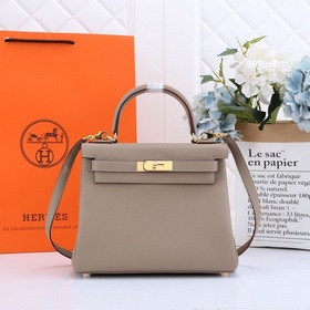 Сумка Hermes Kelly через плечо, светло-серая с золотыми застежкам