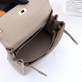 Сумка Hermes Kelly через плечо, светло-серая с золотыми застежкам