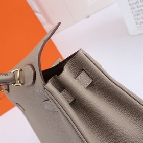 Сумка Hermes Kelly через плечо, светло-серая с золотыми застежкам