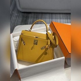 Сумка Hermès Kelly из кожи Epsom с прошитыми восковыми швами золо