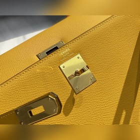 Сумка Hermès Kelly из кожи Epsom с прошитыми восковыми швами золо