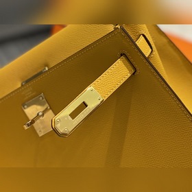 Сумка Hermès Kelly из кожи Epsom с прошитыми восковыми швами золо