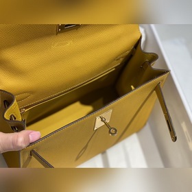 Сумка Hermès Kelly из кожи Epsom с прошитыми восковыми швами золо