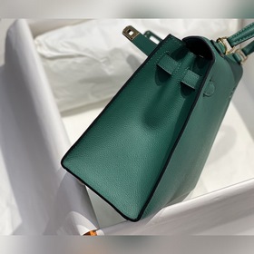 Сумка Hermès Kelly из кожи Epsom с прошитыми восковыми швами золо