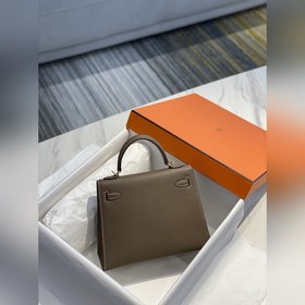 Сумка Hermès Kelly из кожи Epsom с прошитыми восковыми швами золо