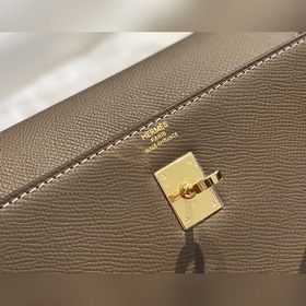 Сумка Hermès Kelly из кожи Epsom с прошитыми восковыми швами золо