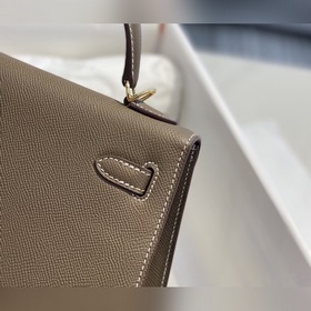Сумка Hermès Kelly из кожи Epsom с прошитыми восковыми швами золо