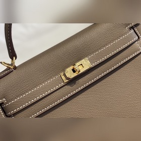 Сумка Hermès Kelly из кожи Epsom с прошитыми восковыми швами золо
